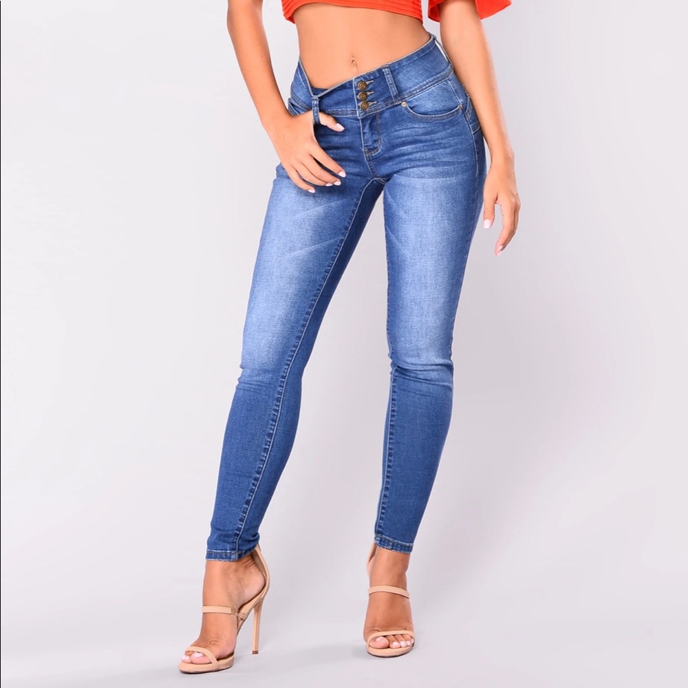 Fashion nova Wax Jeans mid rise jeans butt I love you size 3 booty shaping